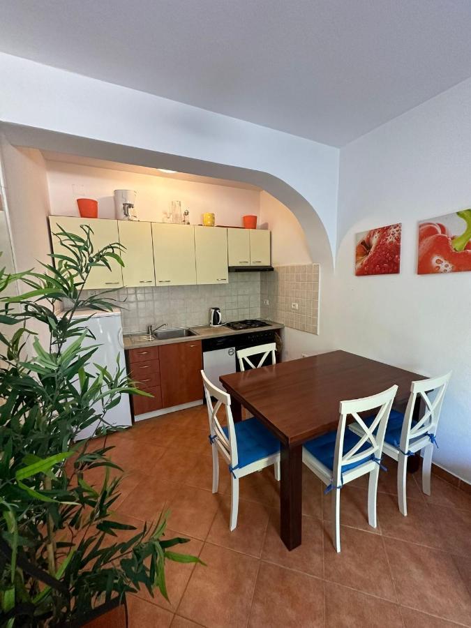Apartments With A Parking Space Mali Lošinj Exterior foto